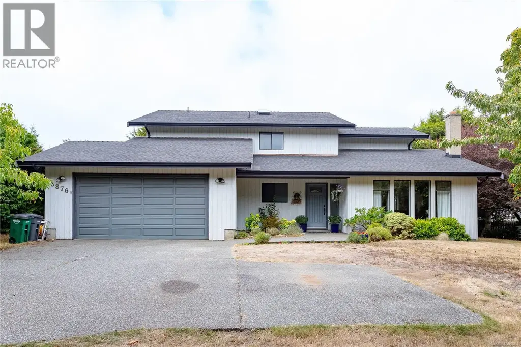 B 3876 Finnerty Rd, Saanich