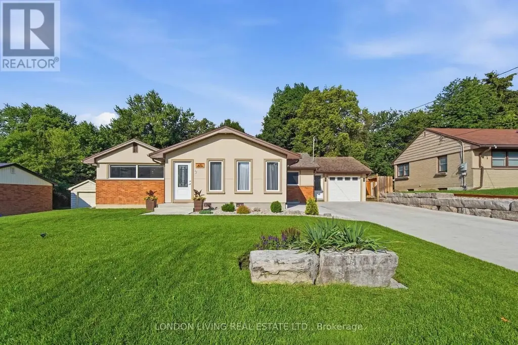 470 Coombs Avenue, London North (North K)