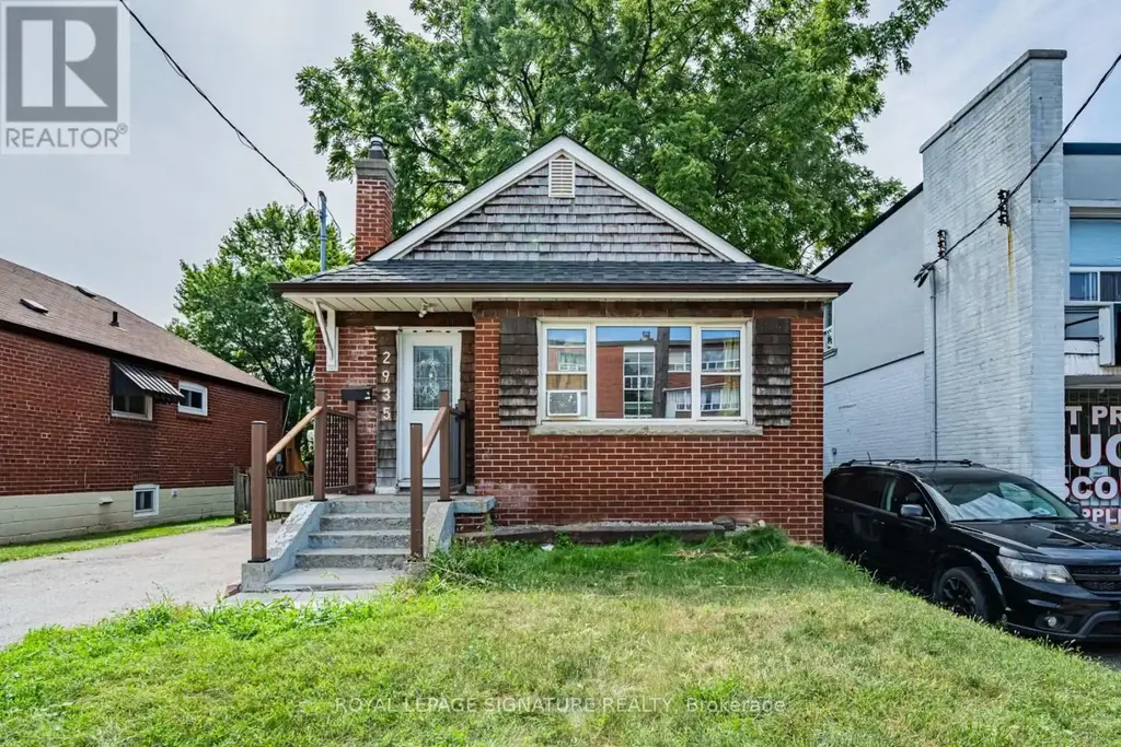 2935 St Clair Avenue E, Toronto (O'Connor-Parkview)