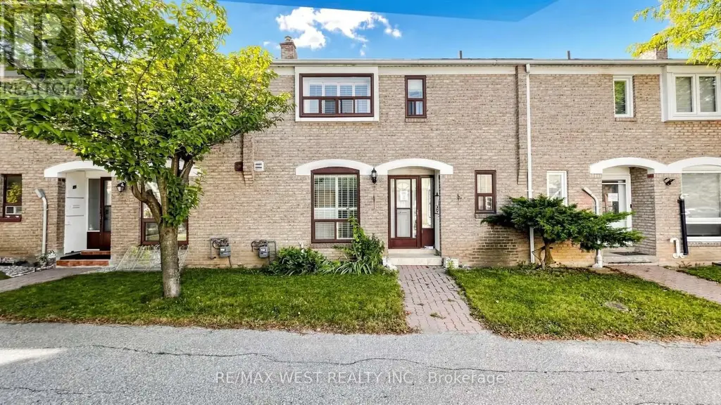 24 - 25 Gosford Boulevard, Toronto (Black Creek)