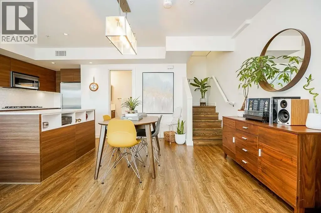 202 1061 Marine Drive, North Vancouver