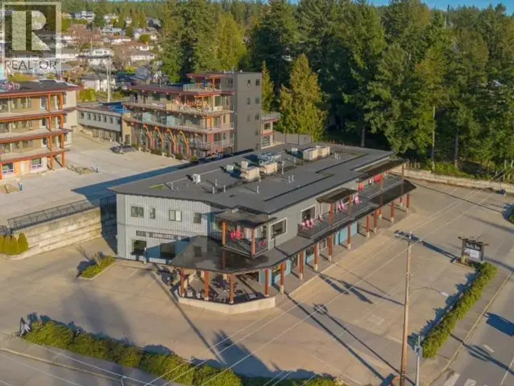 7013 Thunder Bay Street, Powell River