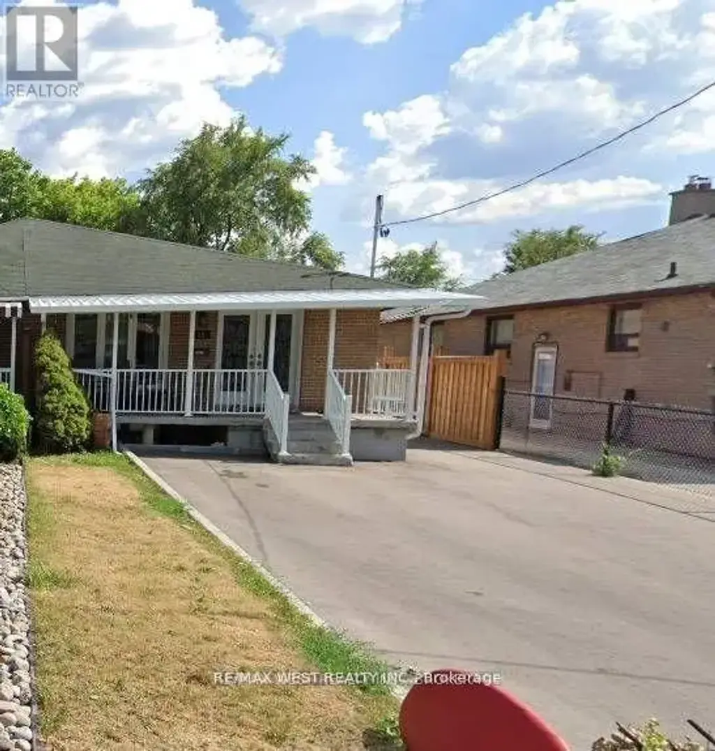 Upper - 25 Coronado Court, Toronto (Humbermede)