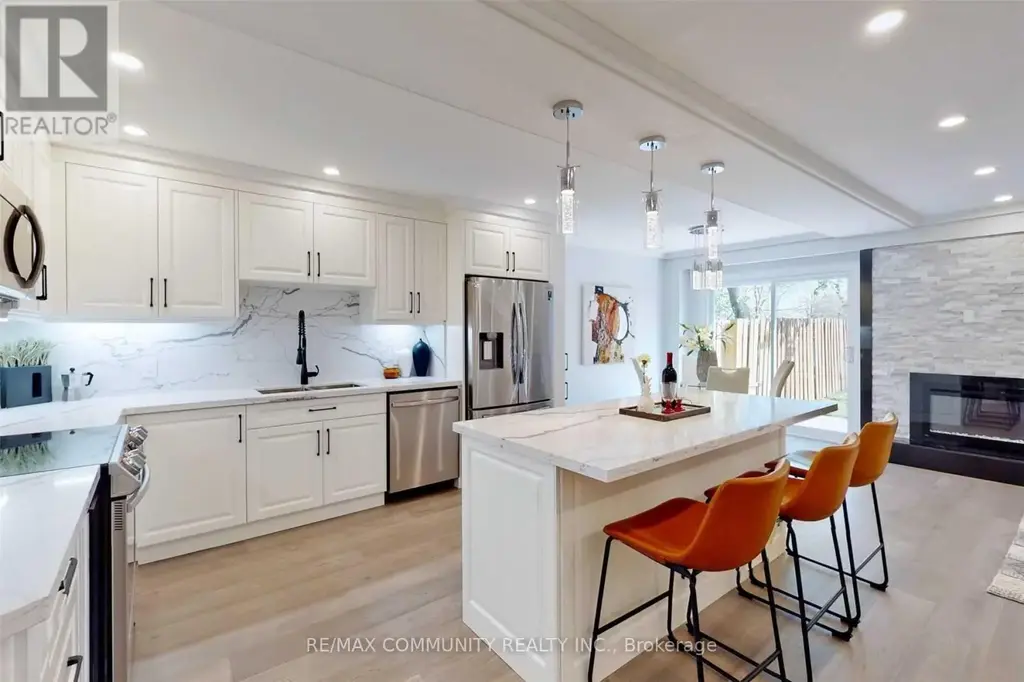 1216 Charlotte Circle, Pickering (Liverpool)
