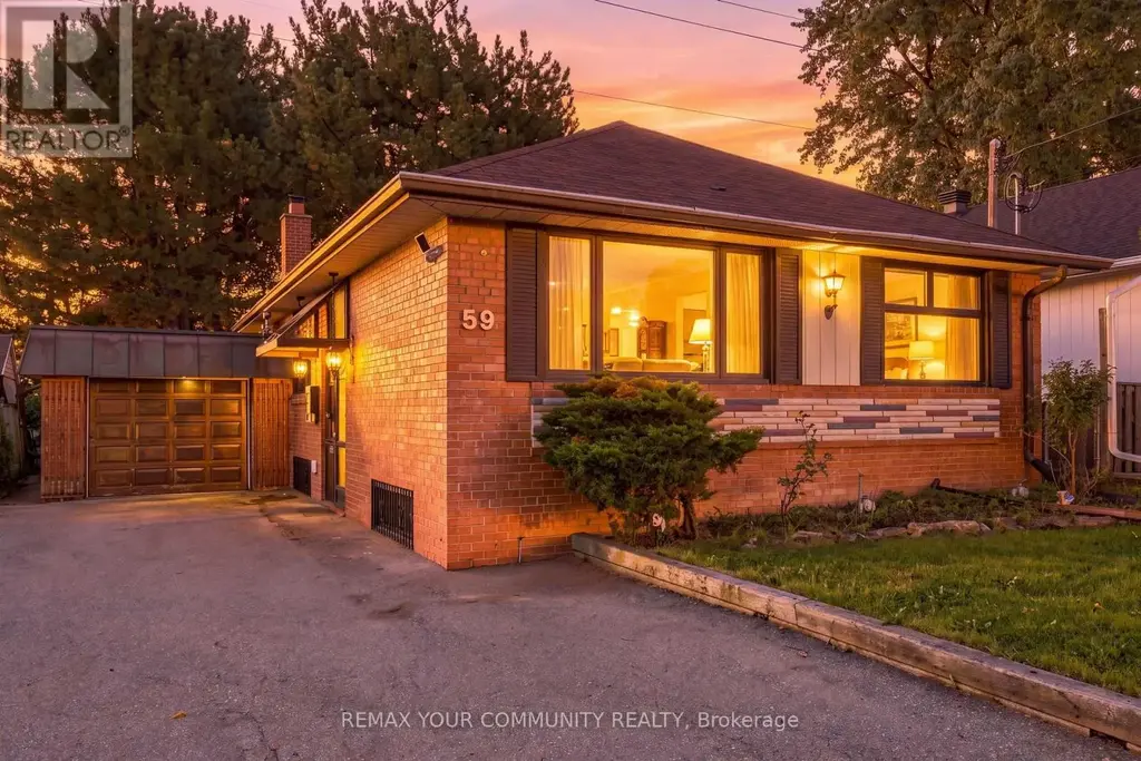 59 Redwater Drive, Toronto (Rexdale-Kipling)