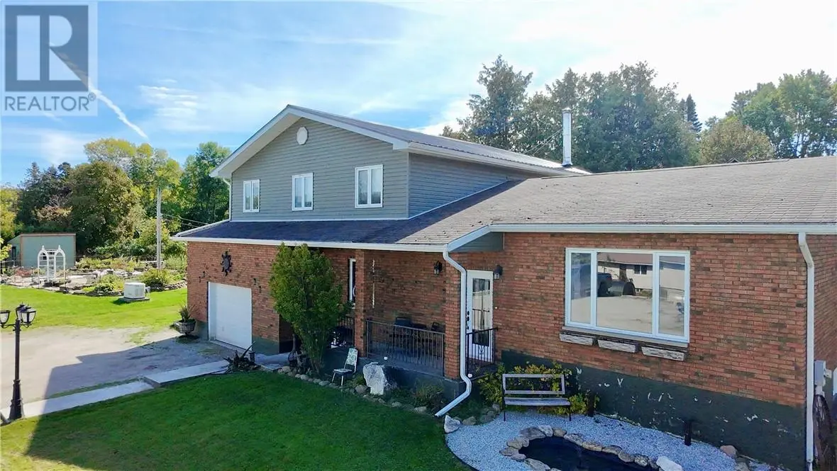 16 Meredith, Gore Bay