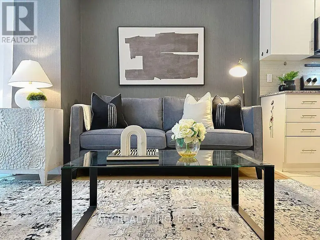 35 - 26 Fieldway Road, Toronto (Islington-City Centre West)