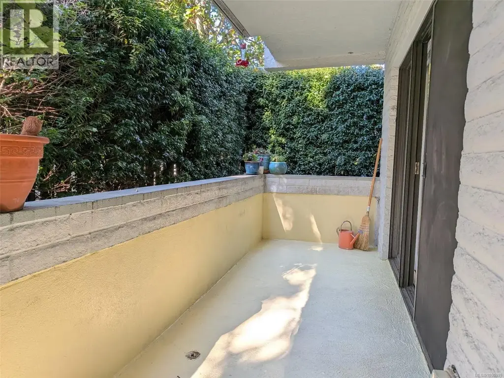 101 1050 Park Blvd, Victoria