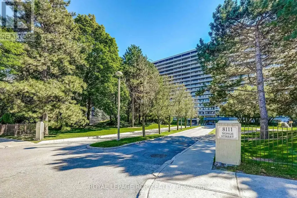 1612 - 8111 Yonge Street, Markham (Royal Orchard)