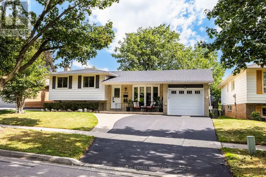 2037 Mountain Grove Avenue, Burlington (Brant Hills)