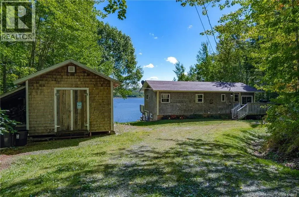 811 Route 715, Coles Island