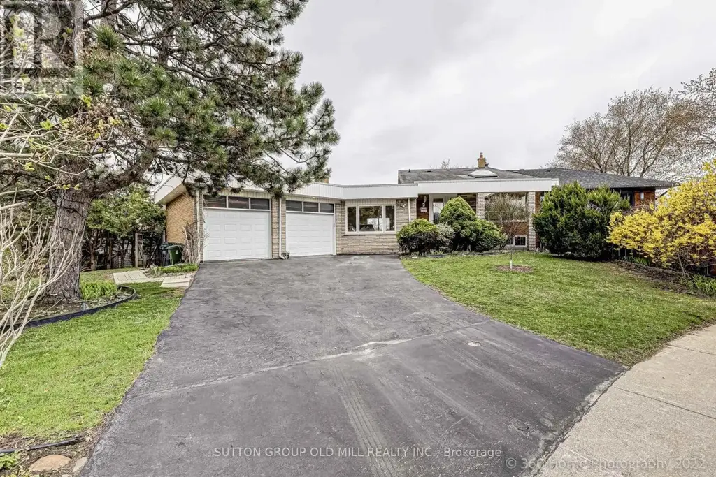 2 Leita Court, Toronto (Edenbridge-Humber Valley)
