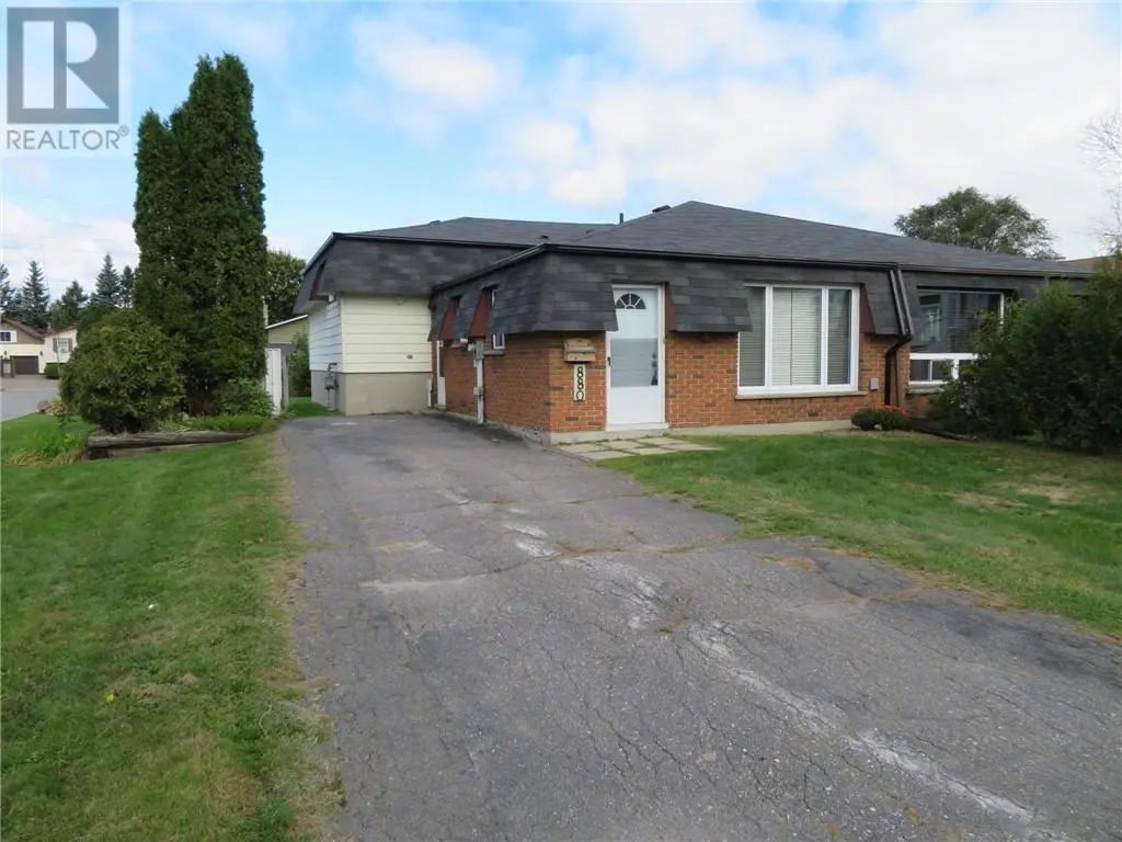880 Woodbine Avenue, Sudbury