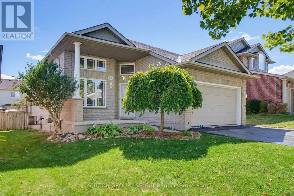 858 Cresthaven Crescent, London South (South L)