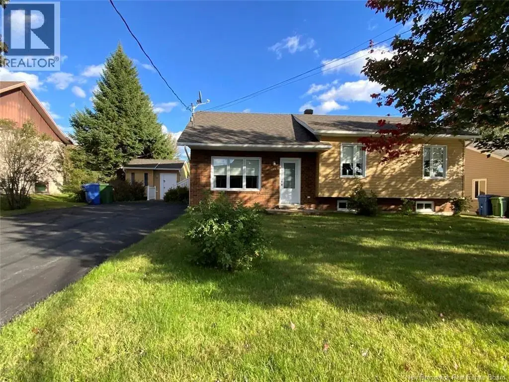 15 Victor Street, Saint-Basile