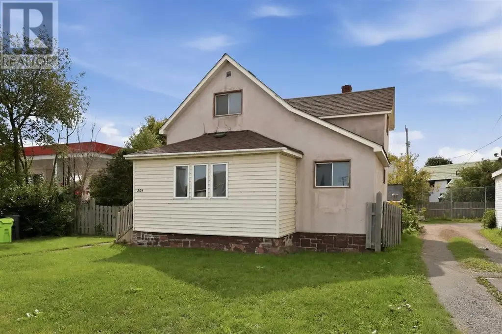 209 Wellington St W, Sault Ste. Marie