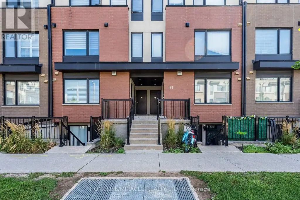 8 - 161 William Duncan Road, Toronto (Downsview-Roding-CFB)