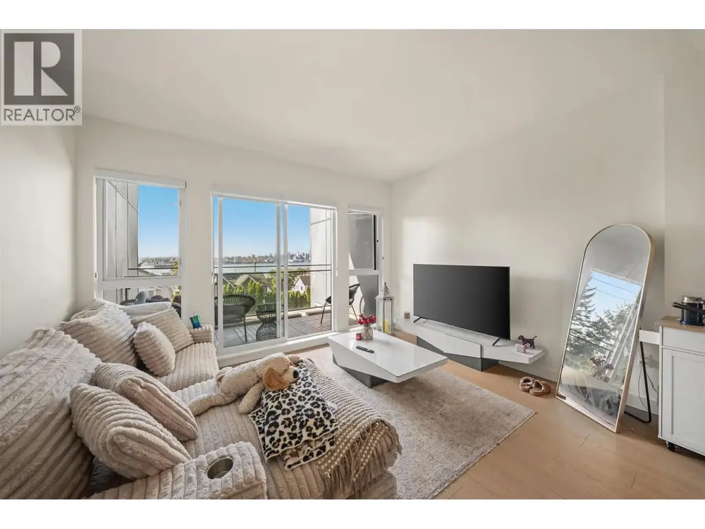 309 422 E 3rd Street, North Vancouver