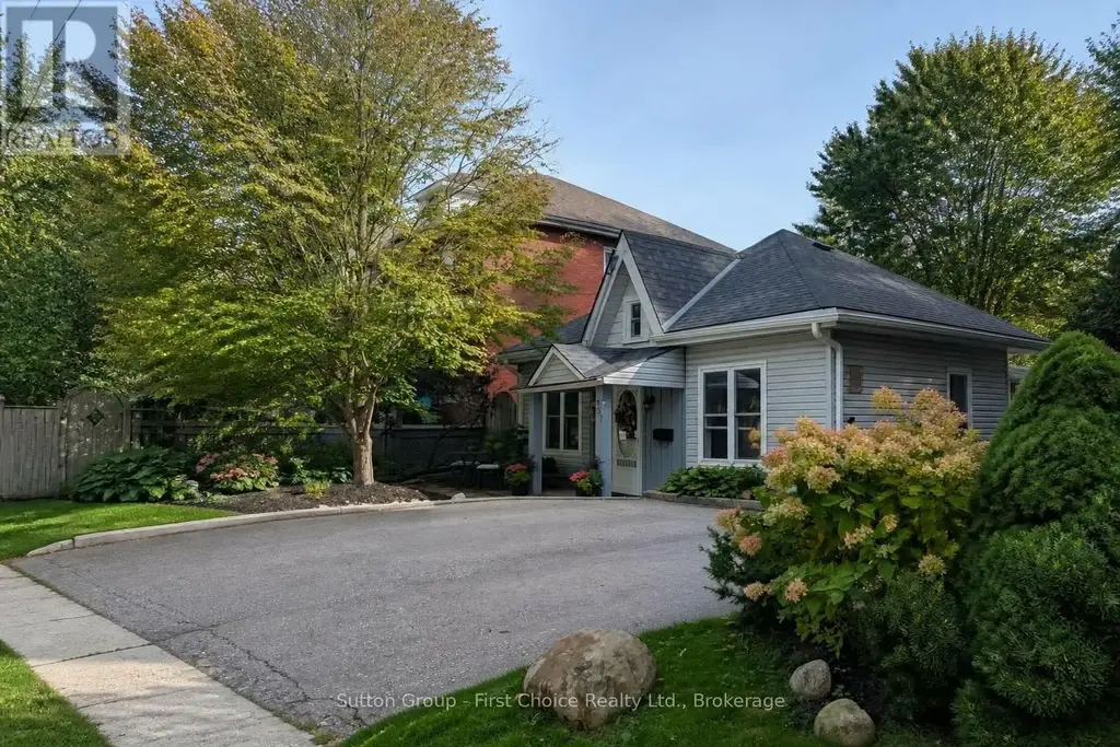 157 Front Street S, Stratford