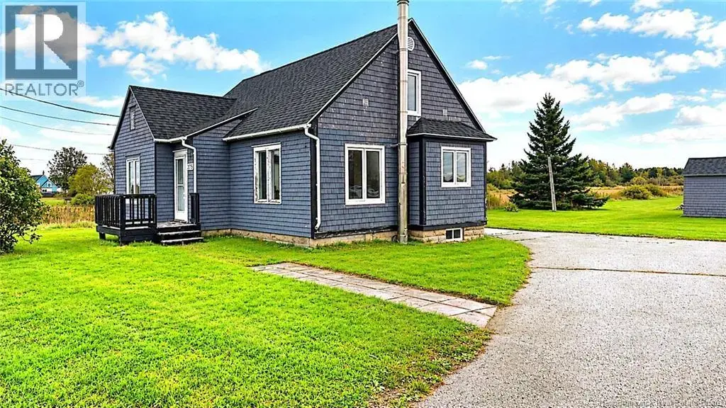 275 Rue Acadie, Grande-Anse