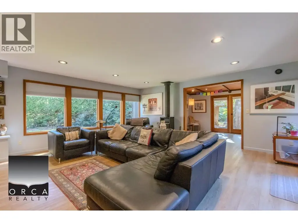 496 Melmore Road, Bowen Island