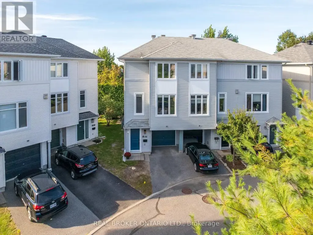 78 Songbird Private, Ottawa