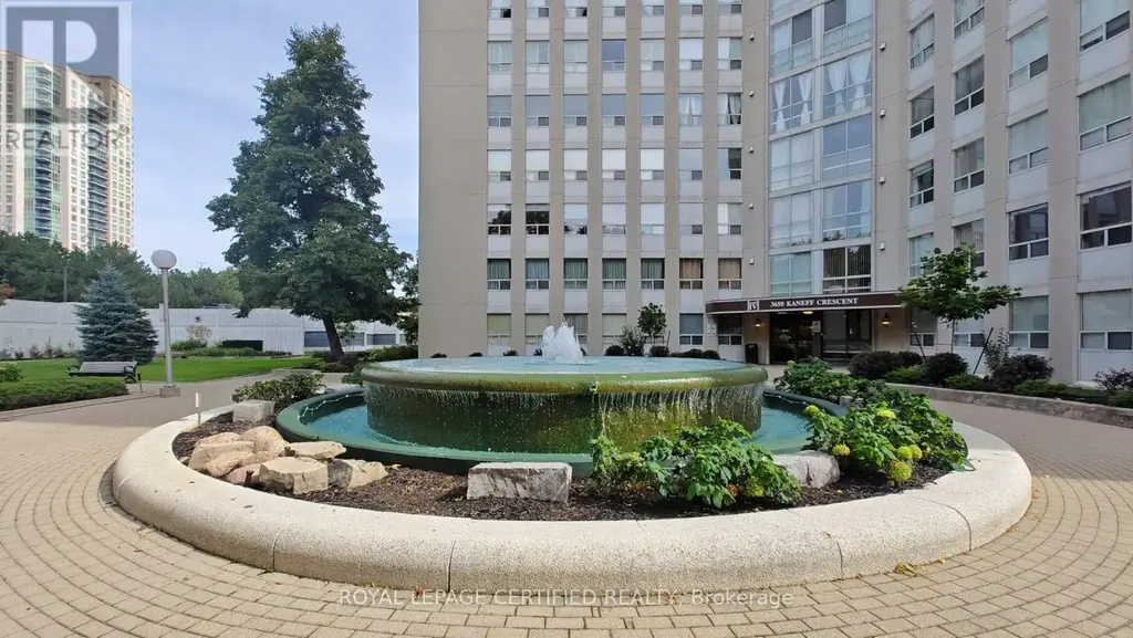802 - 3650 Kaneff Crescent, Mississauga (Mississauga Valleys)