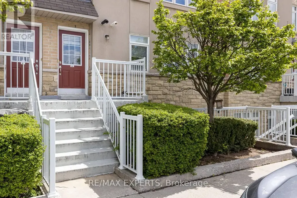 44 - 30 Turntable Crescent, Toronto (Dovercourt-Wallace Emerson-Junction)