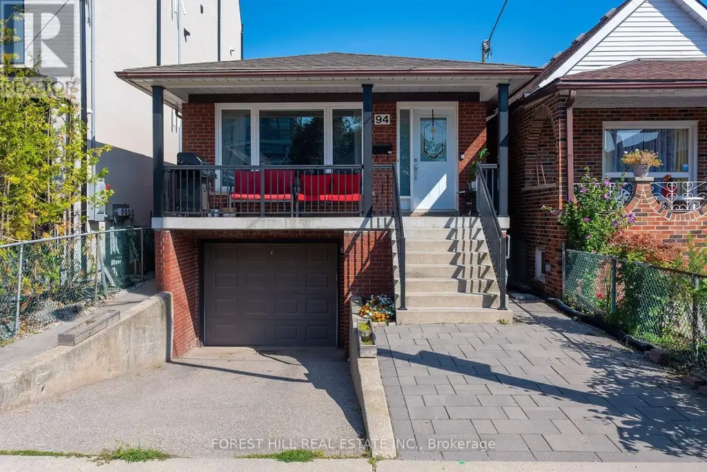 94 Belgravia Avenue, Toronto (Briar Hill-Belgravia)