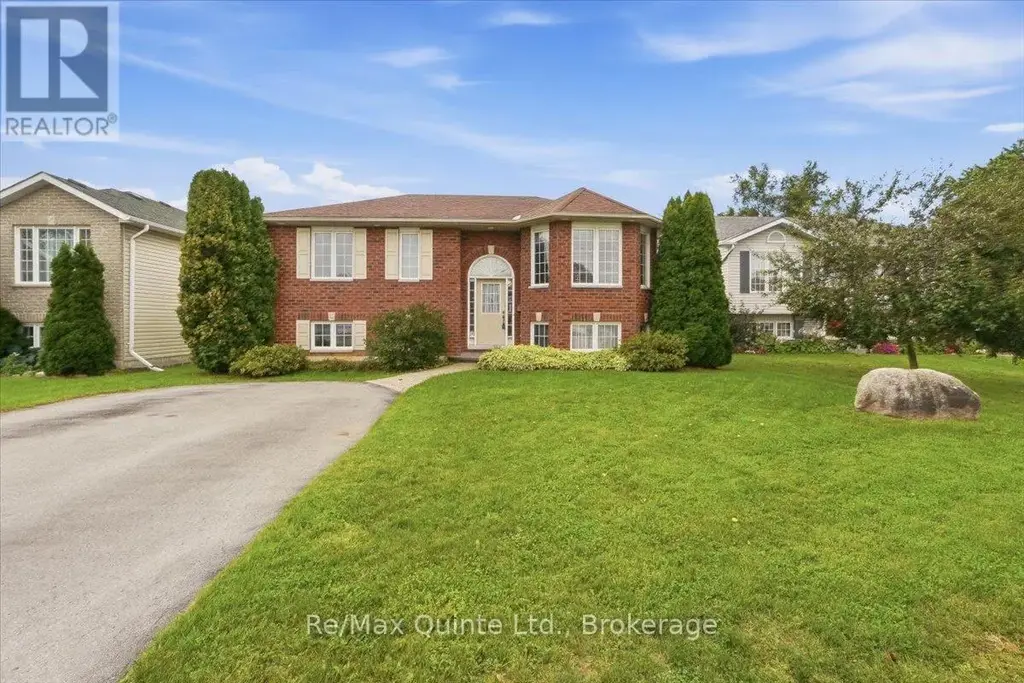 6 Chisholm Square, Belleville (Belleville Ward)