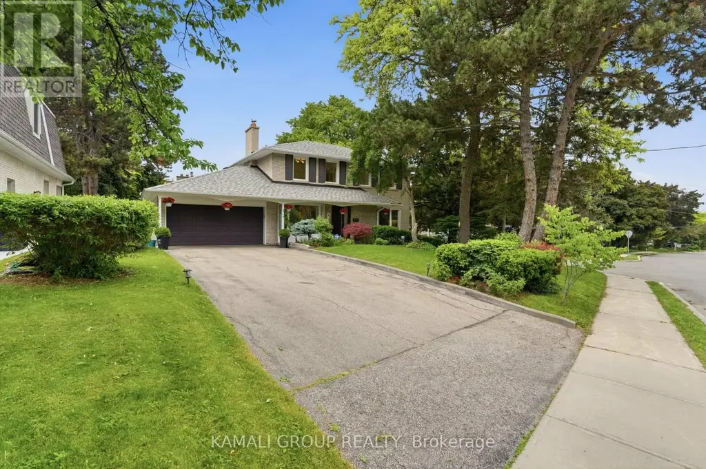 30 Blue Ridge Road, Toronto (Bayview Village)