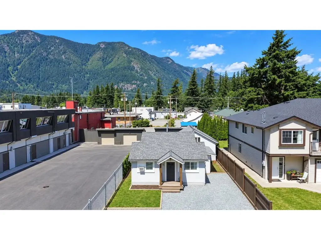 325 Hudson Bay Street, Hope, Hope