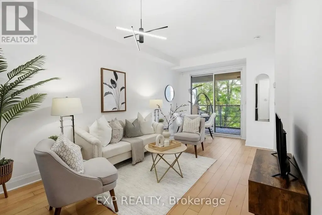 213 - 21 Clairtrell Road, Toronto (Willowdale East)