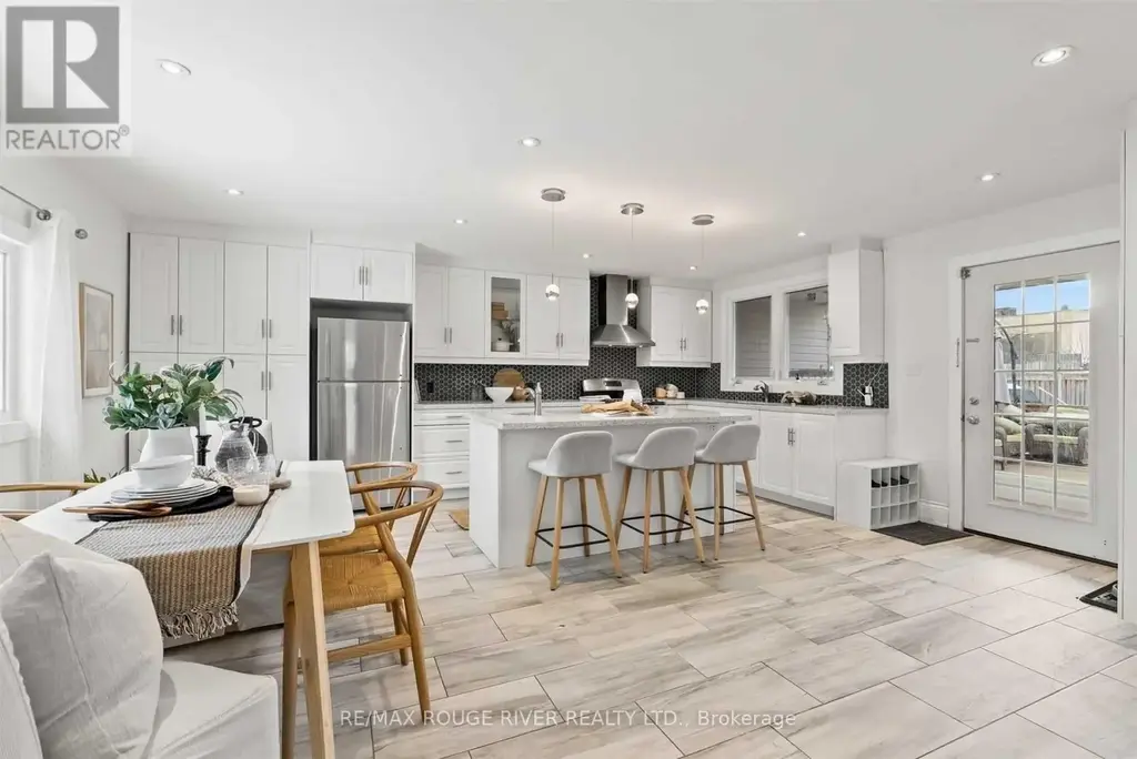 Upper - 131 John Street E, Whitby (Downtown Whitby)