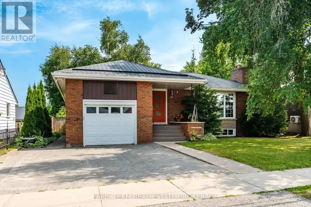 44 Jeffery Street, Penetanguishene