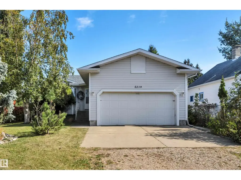 5219 49 St, Waskatenau
