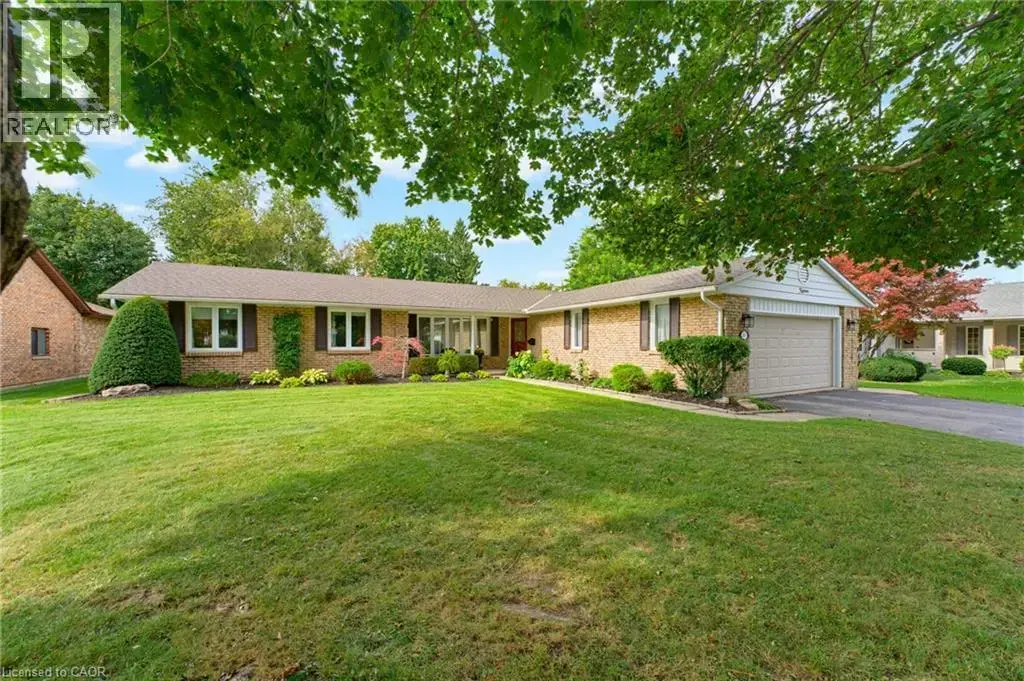 15 Mclaren Avenue N, Listowel