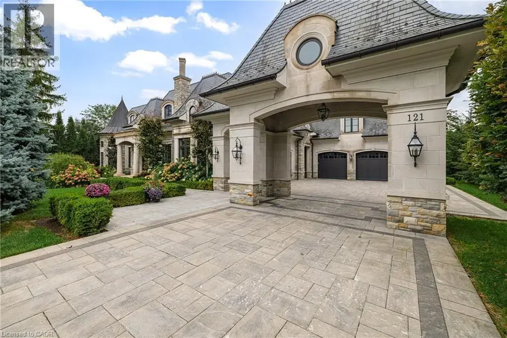 121 Rebecca Court, Maple