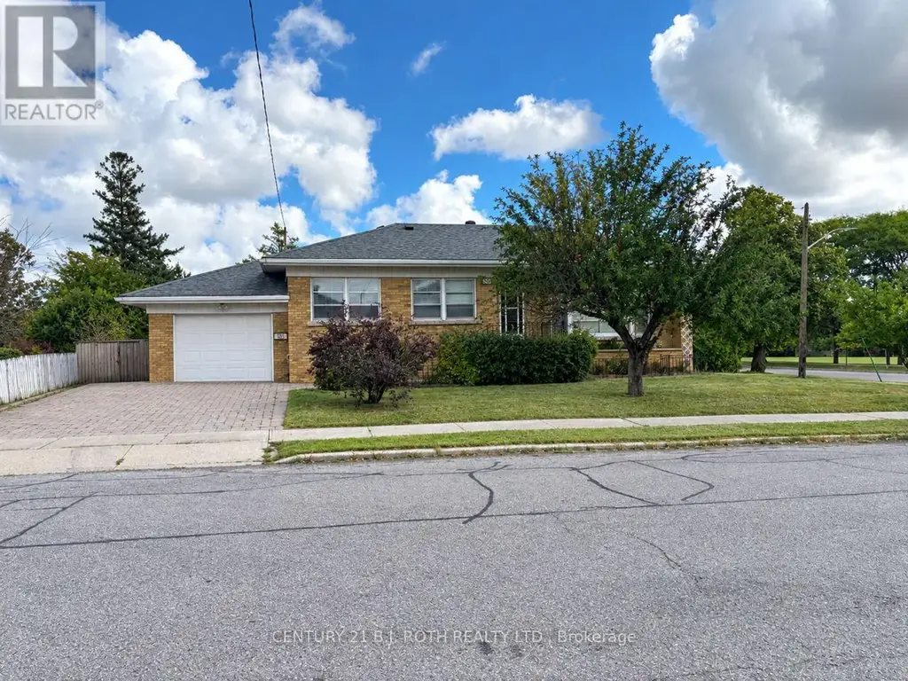 33 Lewiston Road, Toronto (Dorset Park)