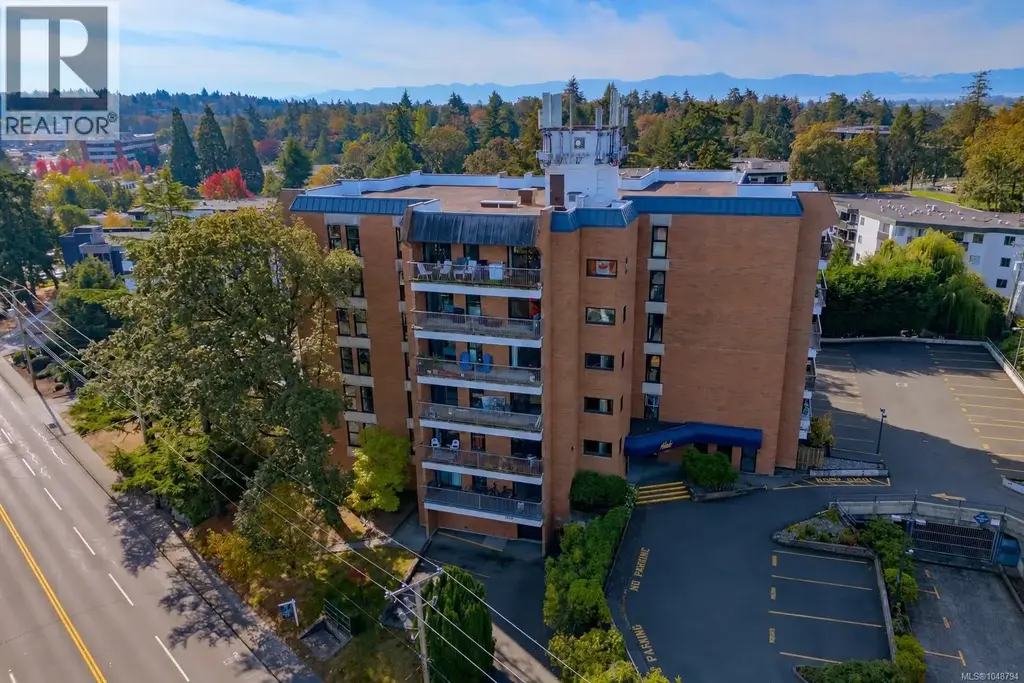 404 4030 Quadra St, Saanich