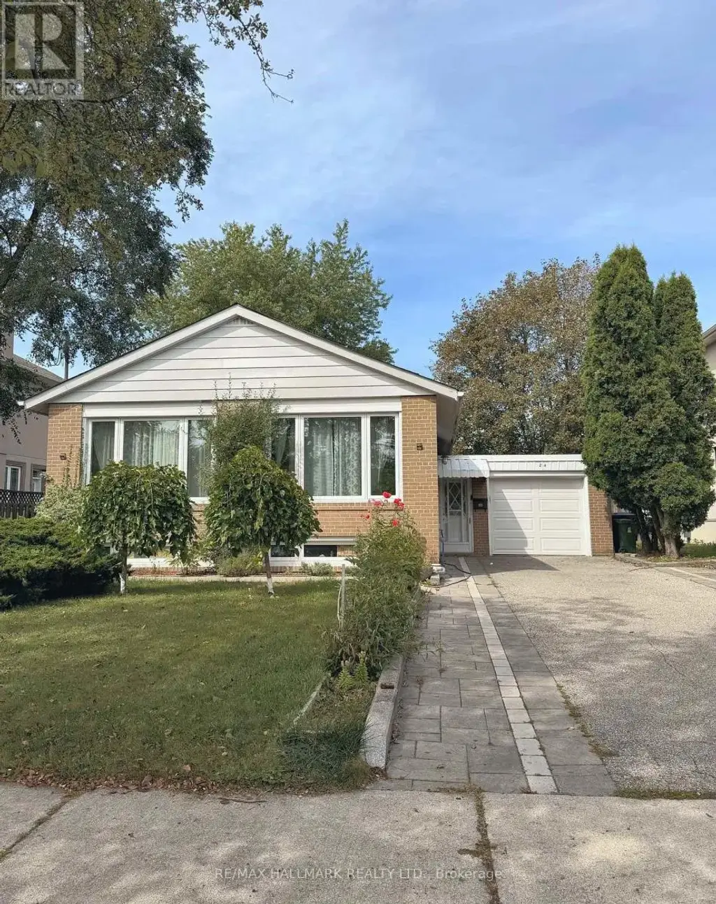 24 Sabine Road, Toronto (Eringate-Centennial-West Deane)