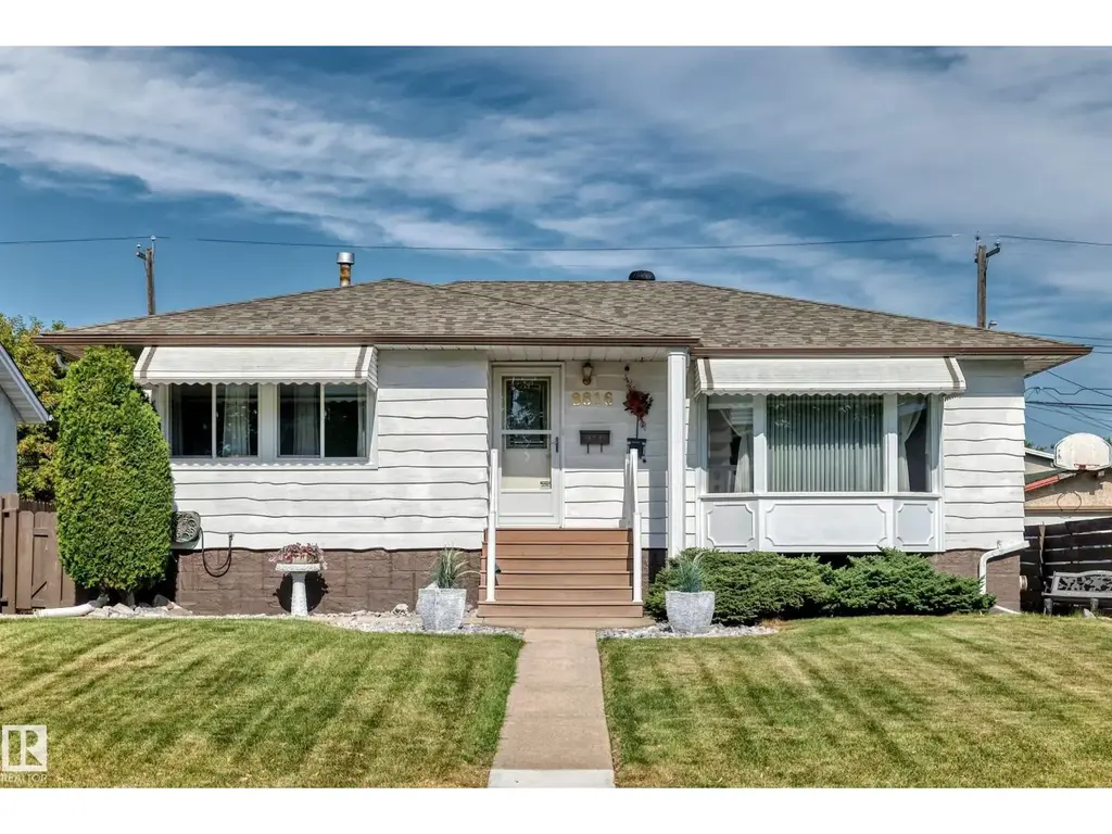 8816 131a Av Nw, Edmonton