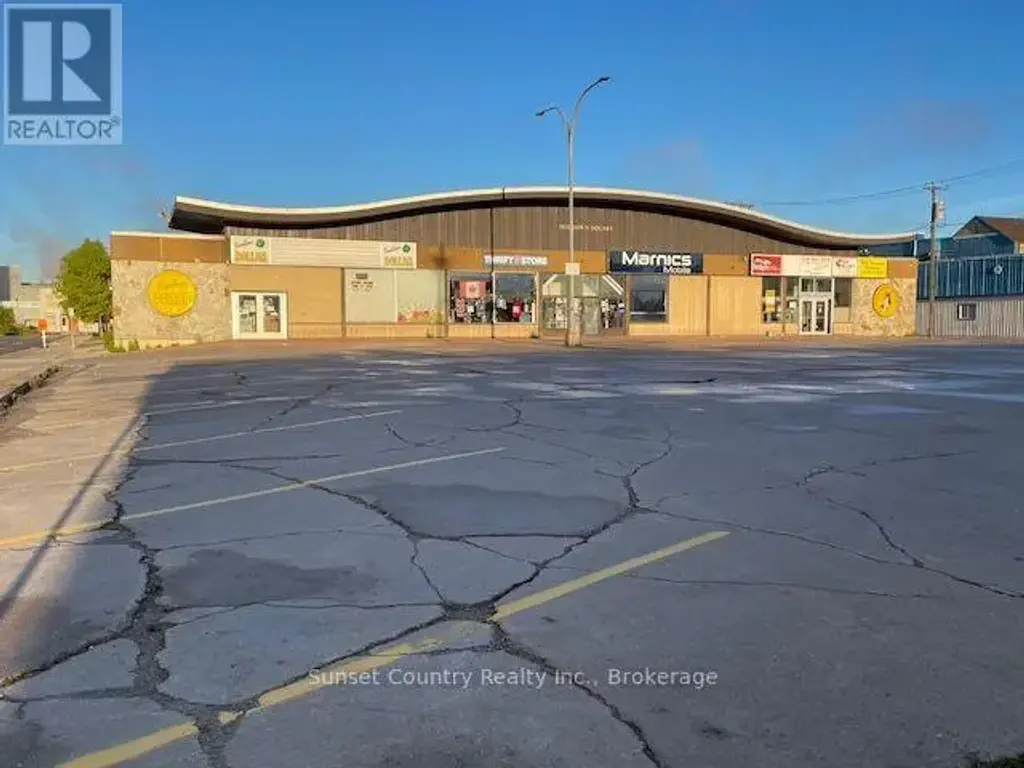 34 Whyte Avenue, Dryden (Downtown)