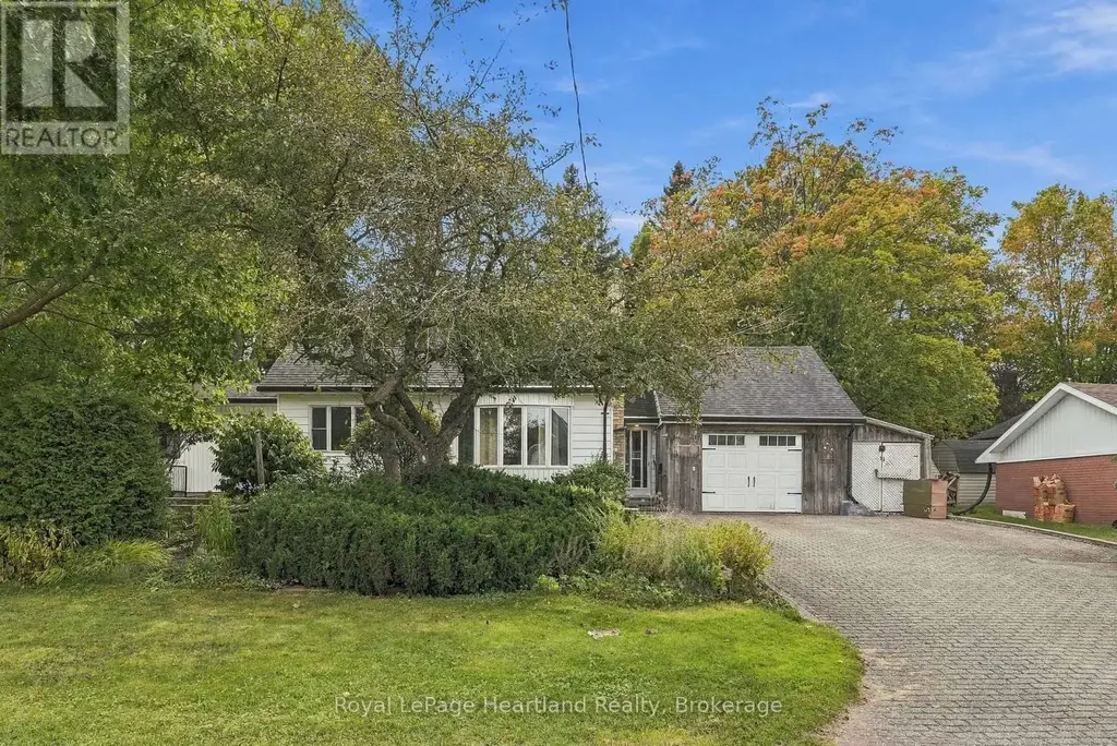 156 Queen Street S, Minto