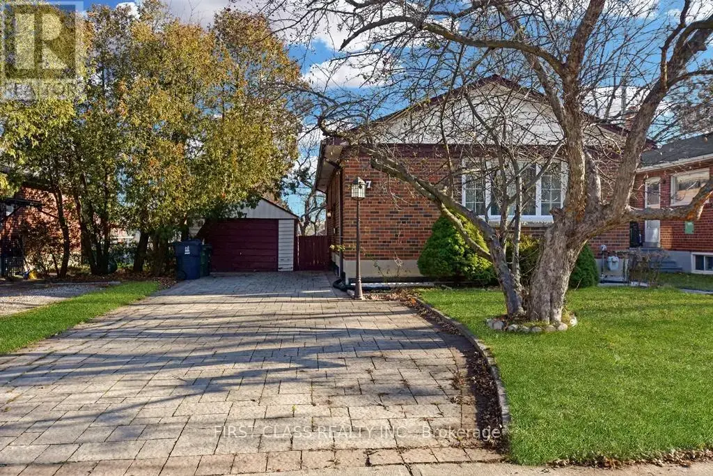 87 Vauxhall Drive, Toronto (Dorset Park)