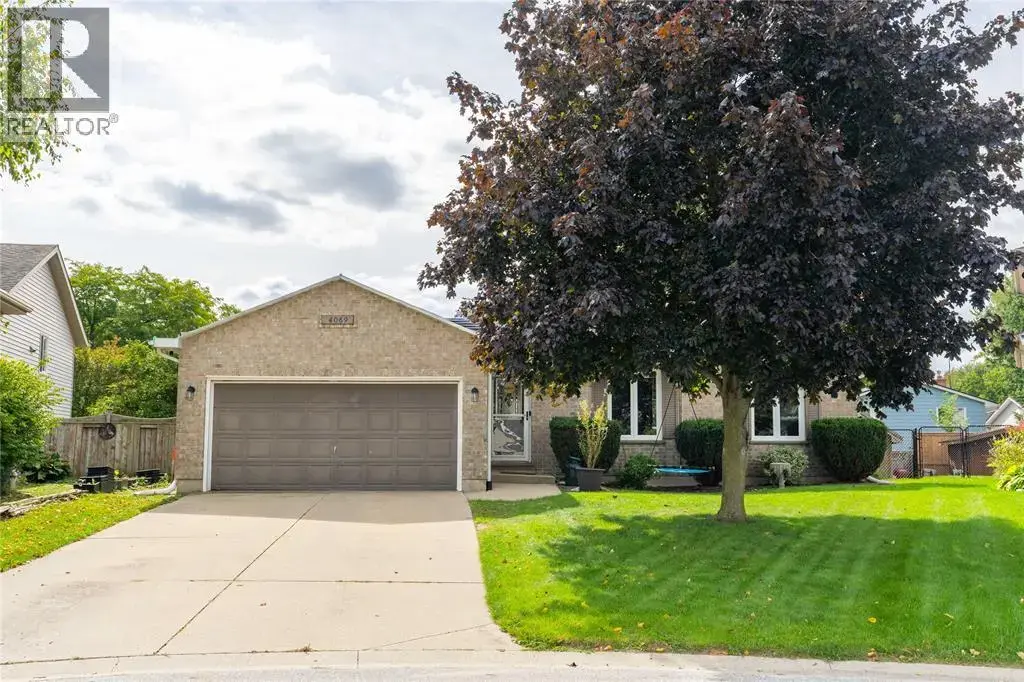 4069 Pine Crescent, Petrolia