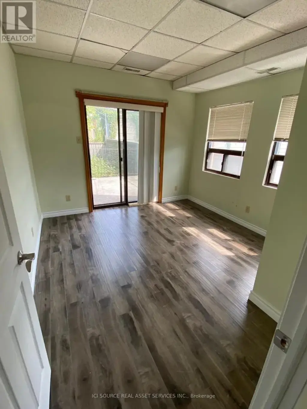 2 - 54 Markham Street, Toronto (Trinity-Bellwoods)