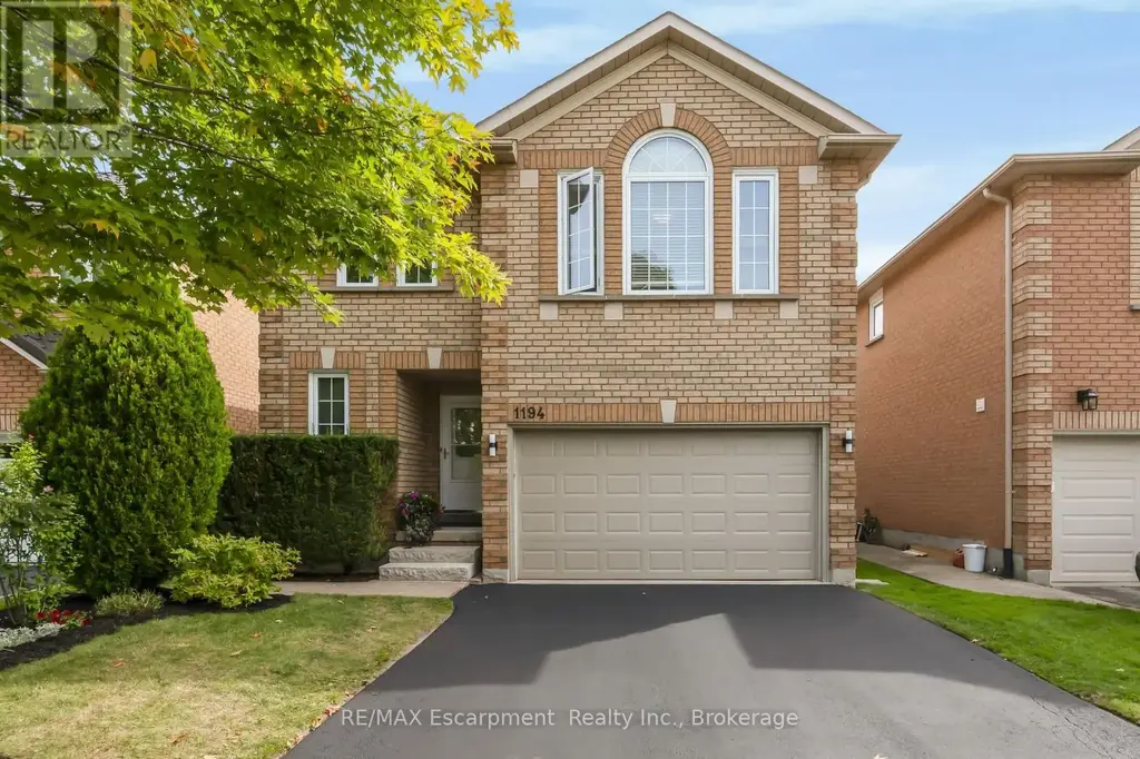 1194 Old Oak Drive, Oakville (WT West Oak Trails)