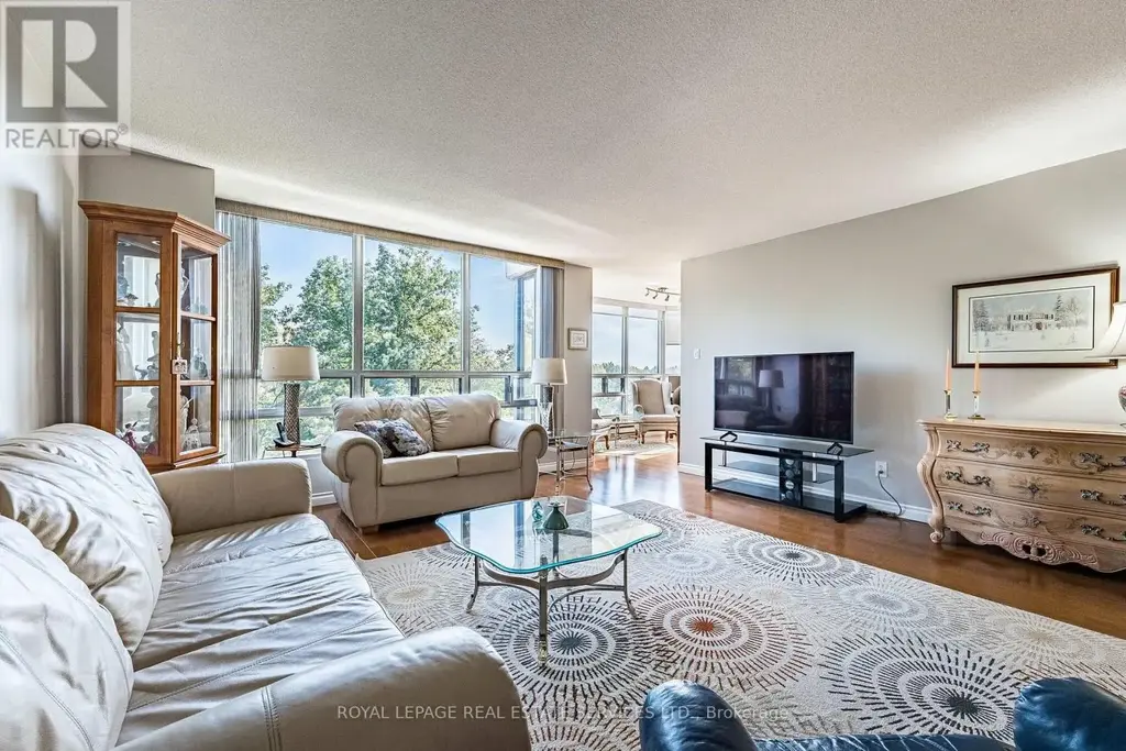 402 - 310 Mill Street S, Brampton (Brampton South)