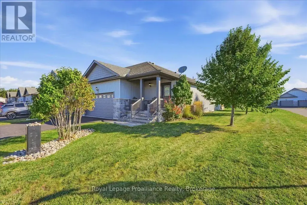 73 Dorchester Drive, Prince Edward County (Wellington Ward)